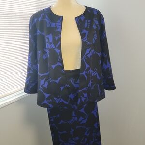 Kasper 2 Pc Skirt Suit Set Size 8 Black Purple Floral Print Lined 3/4 Sleeves